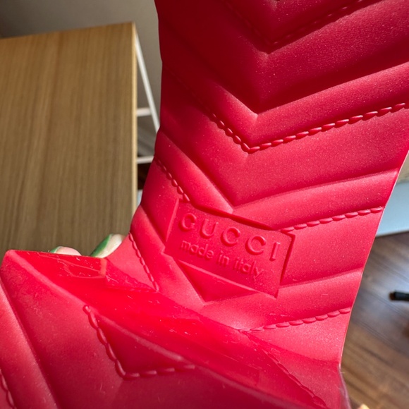 Gucci Logo Rubber Slides - Picture 4 of 6